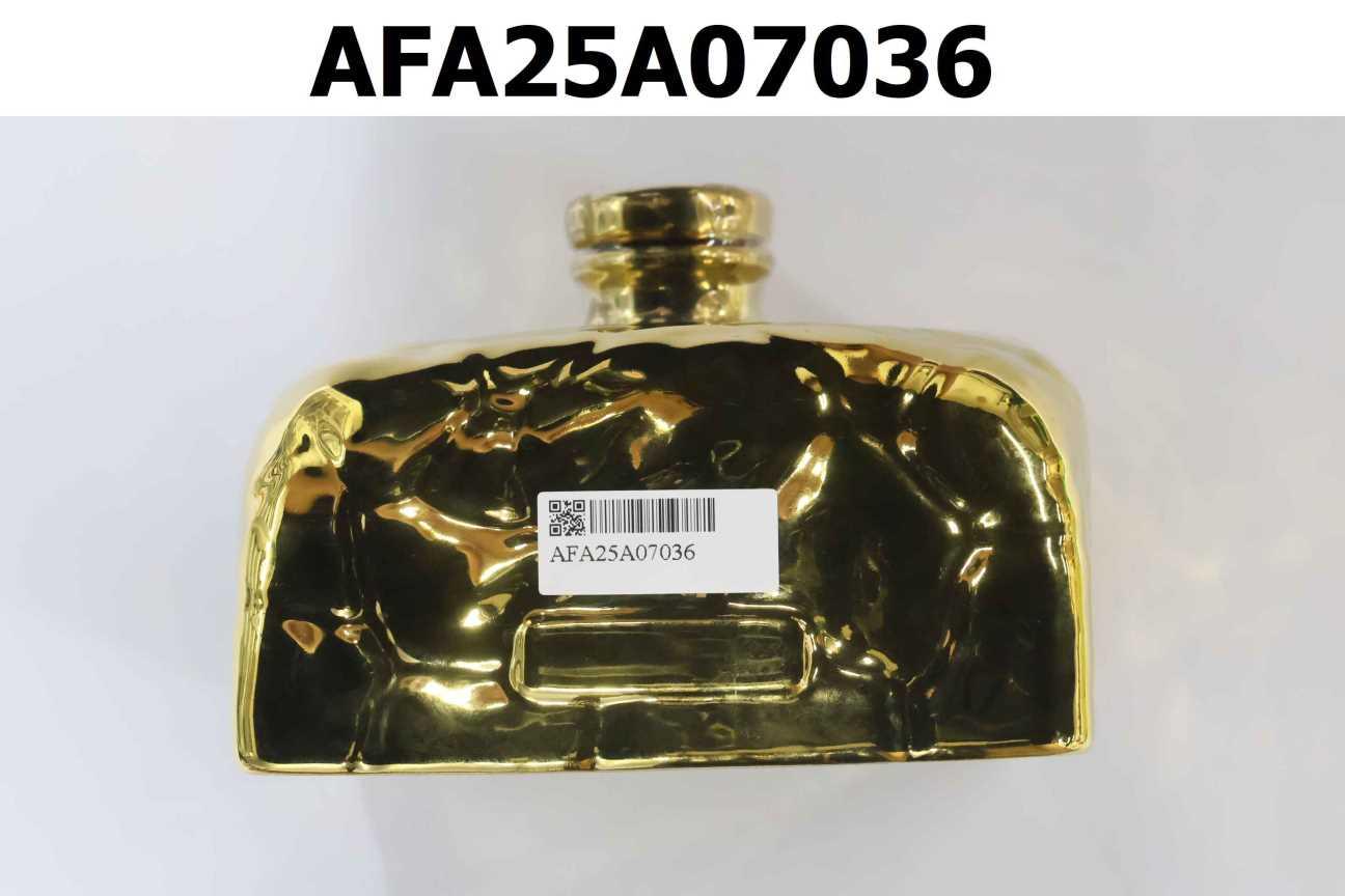 超人力霸王系列造型紀念酒-布斯卡款「金色」 58度/0.5L(瓷瓶)